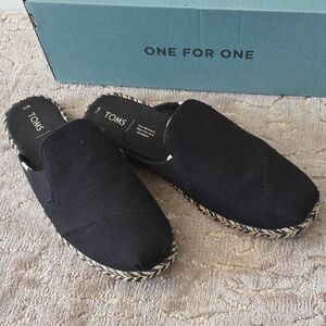 NIB TOMS "Nova" Black Canvas Espadrille Mules